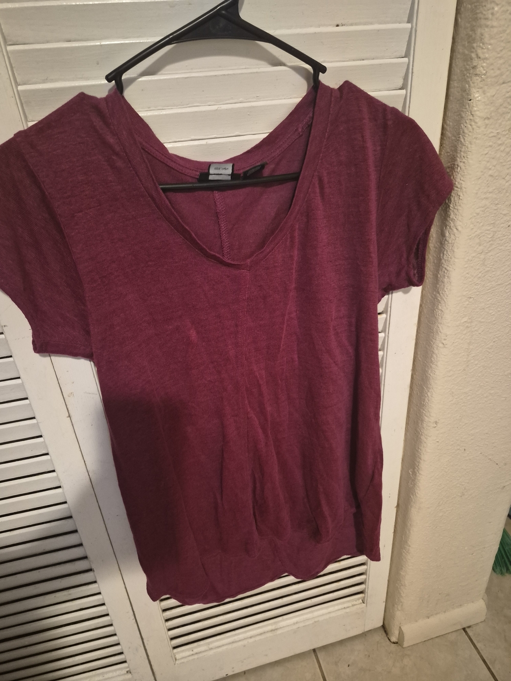 Tahari Women's Short Sleeve V-Neck Top - Plum